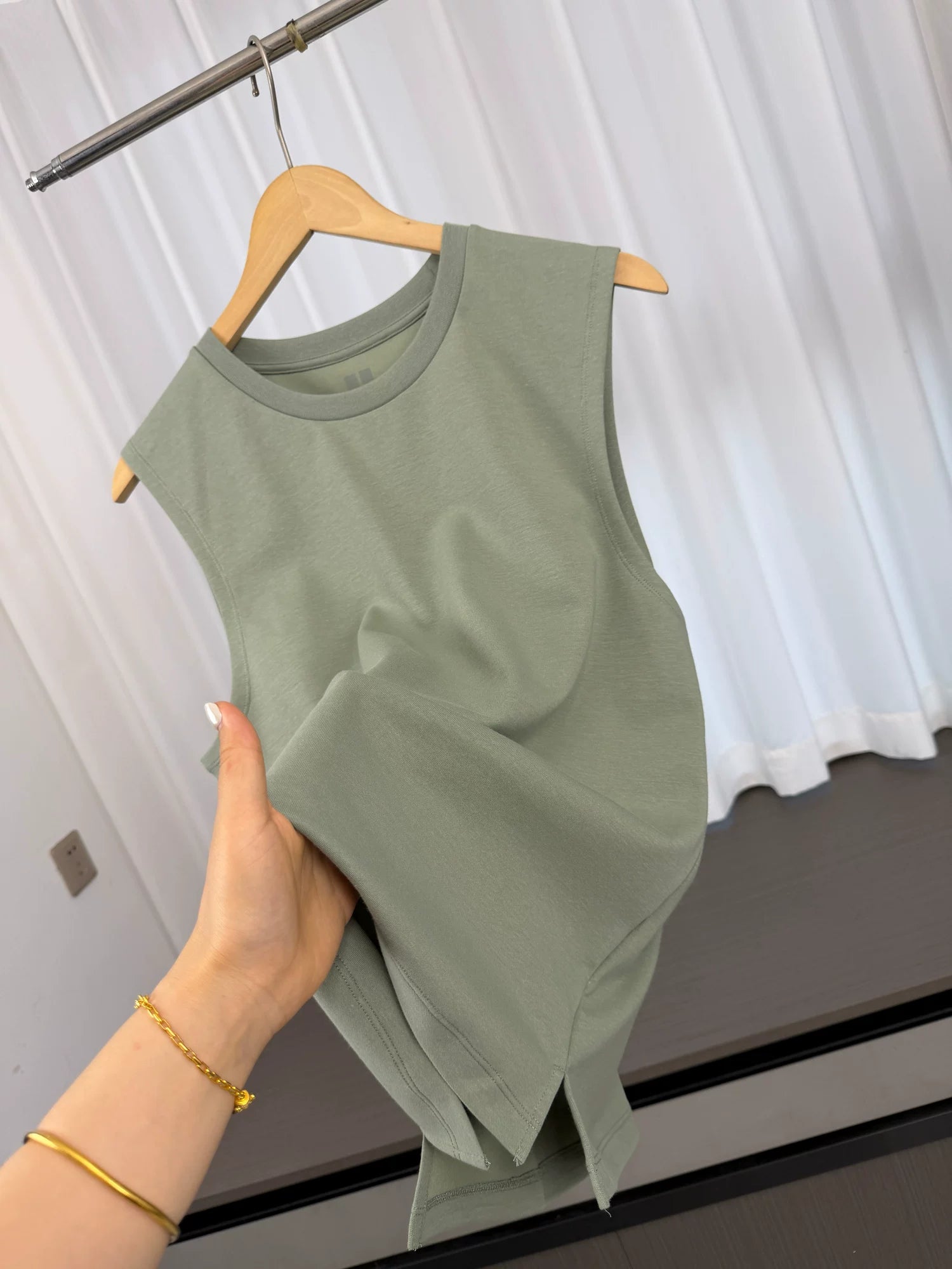 Wearing clothes is not stuffy! Skin friendly and breathable! Foreign trade men's summer simple and versatile sleeveless casual short sleeved vest trend