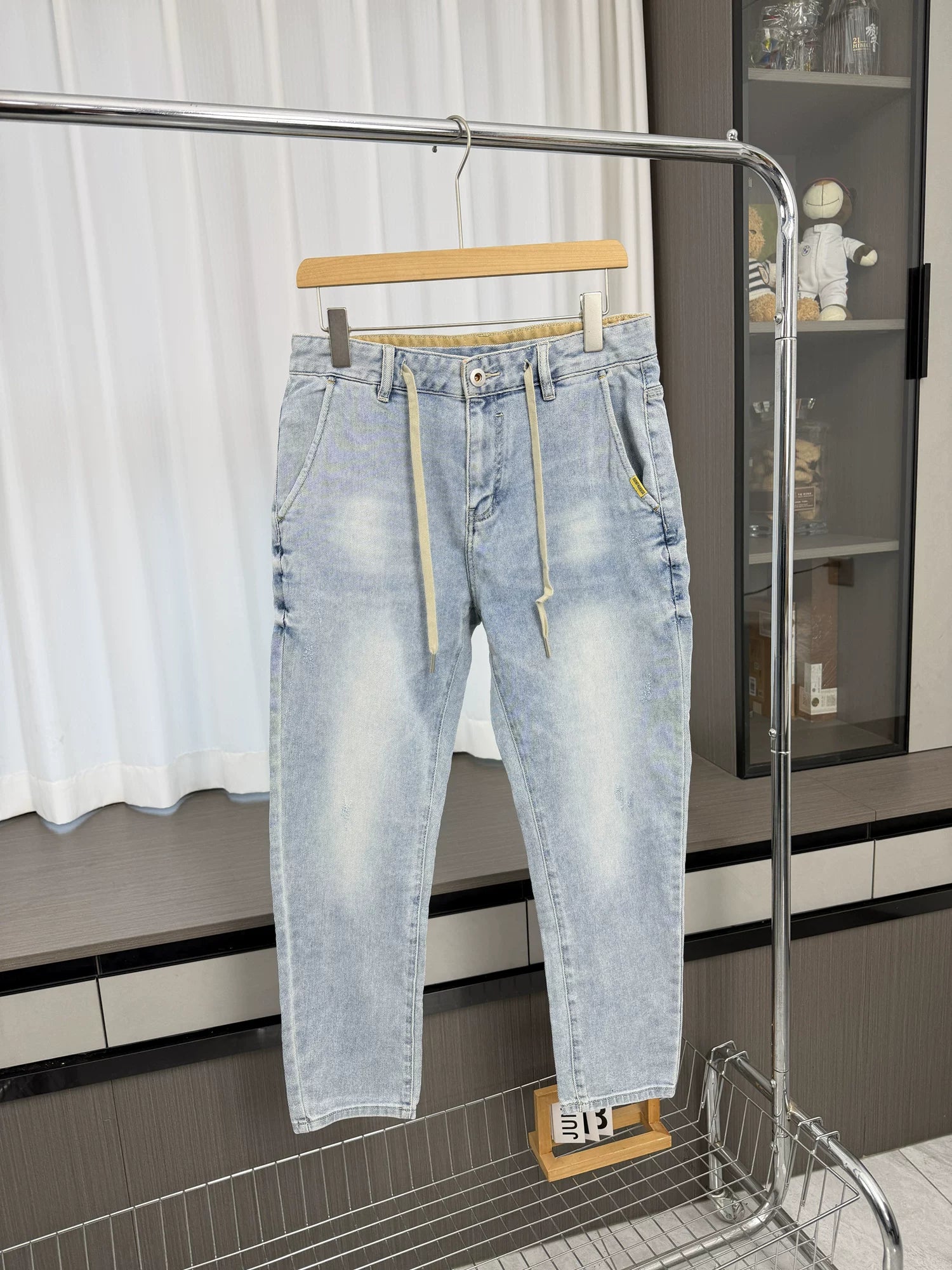 H remaining orders! Wash with water to make it old! Soft and comfortable! Spring and summer men's foreign trade fashion casual nine quarter jeans