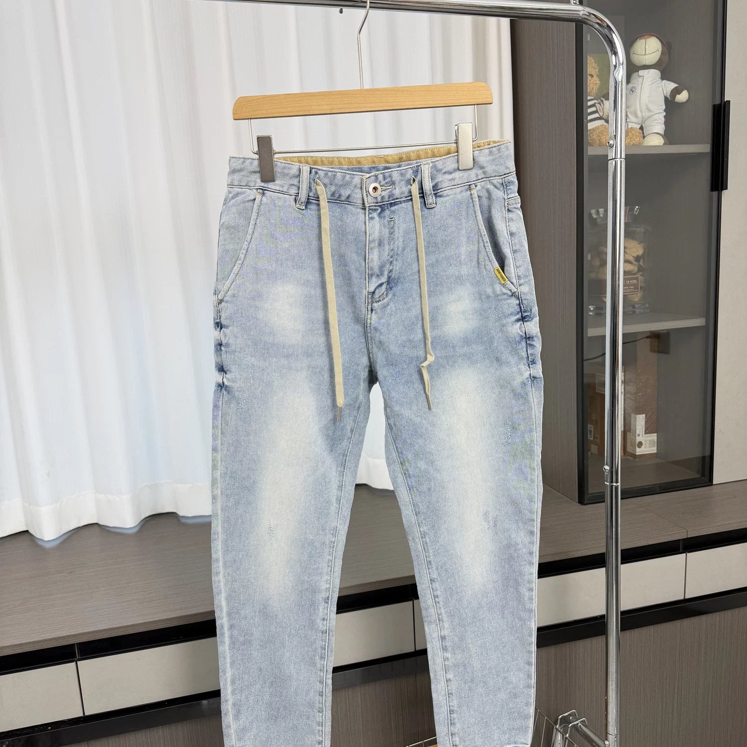 H remaining orders! Wash with water to make it old! Soft and comfortable! Spring and summer men's foreign trade fashion casual nine quarter jeans