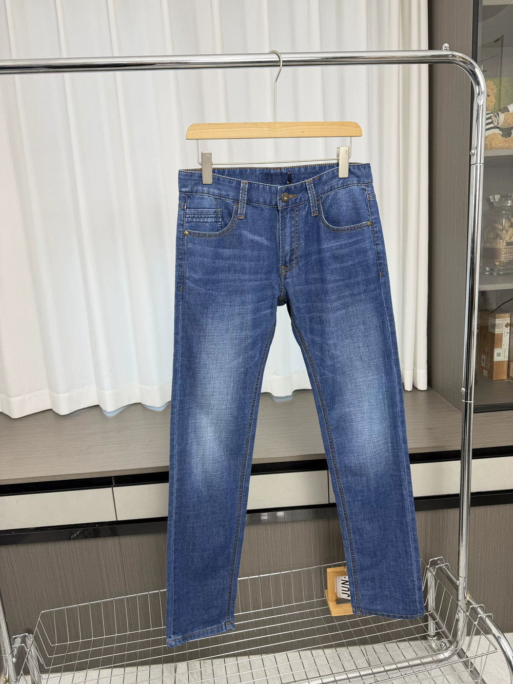 First line container removal and label cutting! Water washed elasticity! Spring men's trade washed versatile straight leg casual jeans