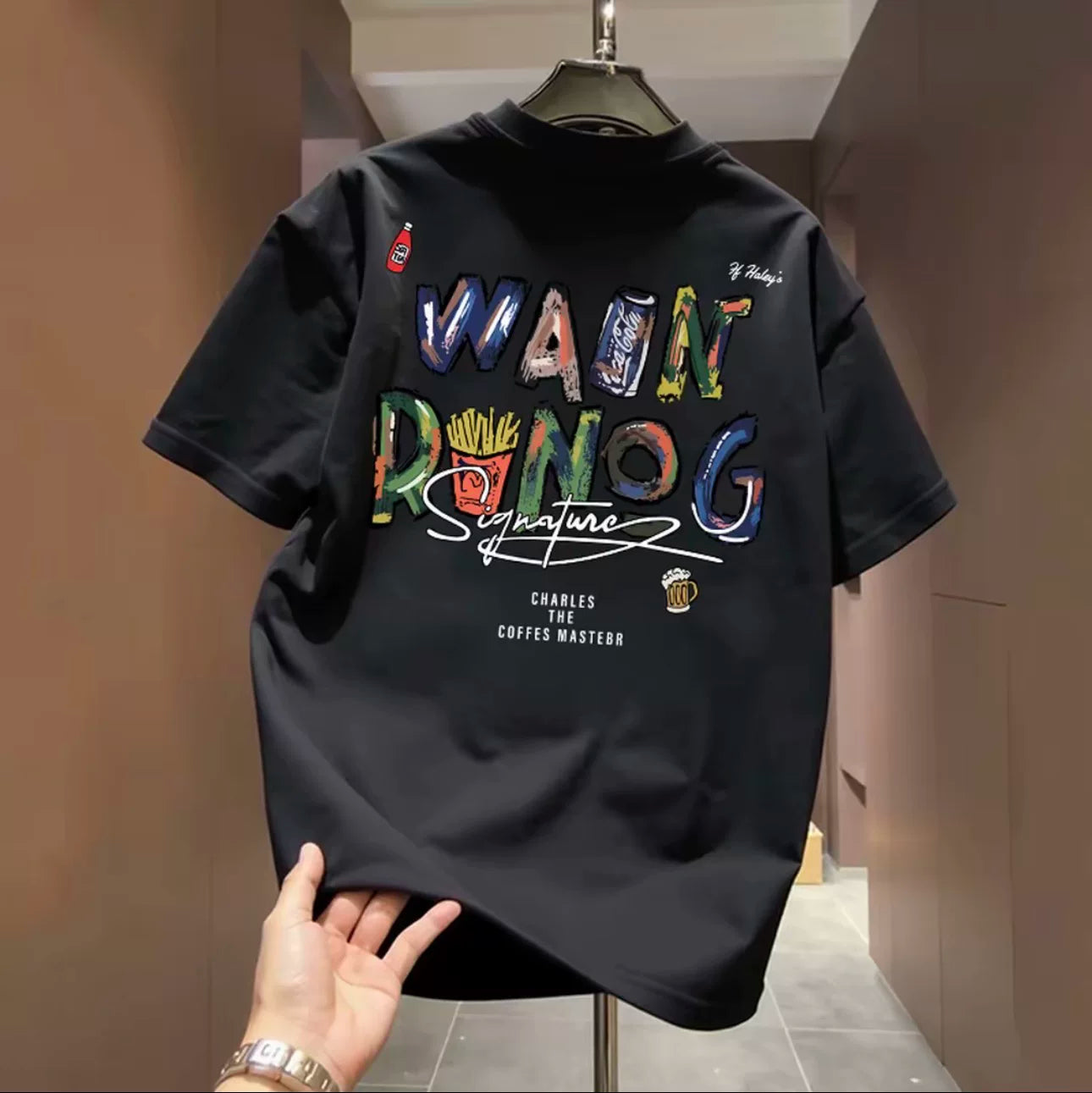 High quality cotton short sleeved t-shirts, loose letter tops for men and women, and American style trendy products are being picked up from the leftover inventory at major foreign trade counters