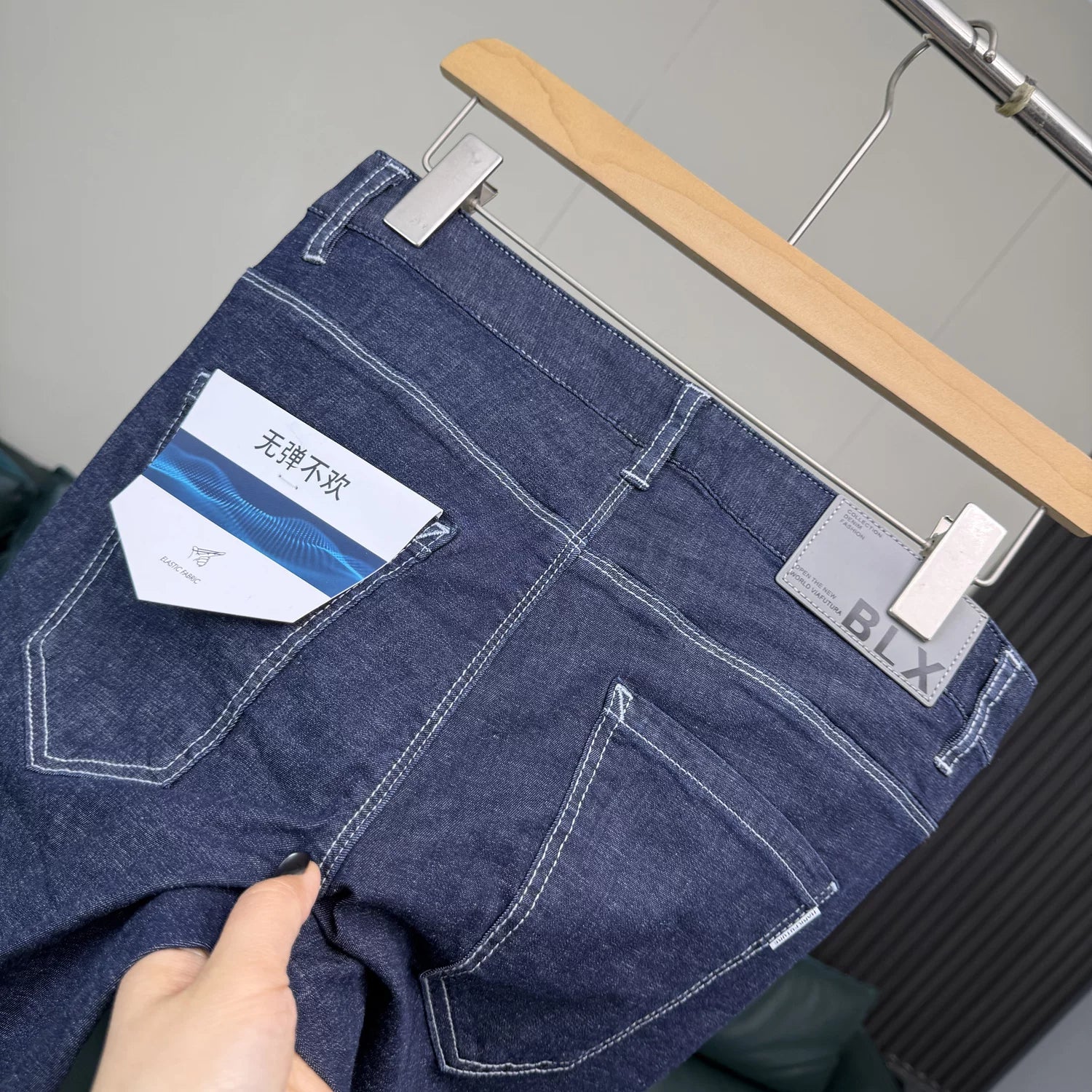 Cut the label! The pen is quite stylish! Foreign trade men's spring and summer thin, breathable, comfortable, elastic straight leg casual jeans